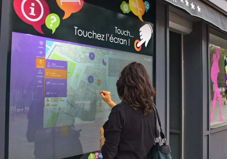 Vitrine tactile interactive